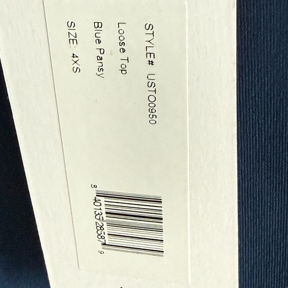 Universal Standard Red - Picture 2 of 15